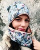 czapki damskie Cienka czapka damska z kominem wiosenna w kwiaty niebieska 1