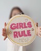 obrazy i plakaty do pokoju dziecięcego Girls Rule Now- dekoracja dla nastolatki 2