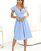 sukienki midi damskie 425-12 MATILDE Sukienka z dekoltem i krótkim rękawkiem - błękitna 1