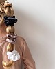 gumki do włosów Jedwabna scrunchie gumka frotka mini biała 1