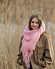 szale damskie Delikatna chusta handmade COSY różowy puch 1