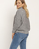 swetry damskie  Obszerny sweter z golfem - SWE246 szary 2