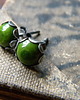 kolczyki wire wrapping ceramiczne w rumiankowej oprawie 2