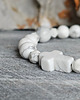 bransoletki z kamieni naturalnych Damska bransoletka z krzyżem / Biały Howlit 3