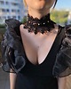 chokery Czarny koronkowy choker z ażurowymi koraliczkami 1