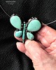wisiory Uroczy motyl z howlitu turkusowego w naszyjniku handmade prezent z klasą 7