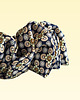 gumki do włosów Scrunchie MIDI czarna w kwiatki 1