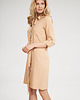 sukienki midi damskie Elegancka sukienka koszulowa midi z rękawem 3/4 - M701 3