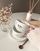 filiżanki Zestaw 2 białych filiżanek porcelanowych 250 ml ze spodkami - motyw złotego s 1