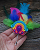 broszki Kolorowa broszka soutache z piórami 6