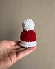 dekoracje świąteczne Ozdoba choinkowa, zawieszka, mini-czapeczka, czerwono-biała 2