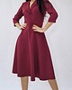 sukienki midi damskie BORDOWA ROZKLOSZOWANA MIDI SUKIENKA Z KOŁNIERZEM 34-54 1