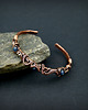 bransoletki wire wrapping Miedziana bransoleta mankietowa z szafirami 2
