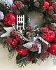 wianki bożonarodzeniowe wianek bożonarodzeniowy czerwono-biały z sankami 2