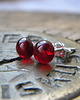 kolczyki wire wrapping Lśniąca czerwień   kropki - sztyfty 2