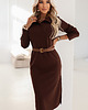 sukienki midi damskie 649-1 Elegancka sukienka midi z kołnierzykiem i rozcięciem - czekolada 1