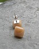 kolczyki wire wrapping Kwadraciki jasna brzoskwinka  - sztyfty 2