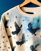 bluza bez kaptura damska Bluza oversize w print z krukami i złotymi gwiazdami na niebie S 2