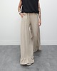 spodnie materiałowe damskie Tkaninowe spodnie boucle z falbankami - Beige 8