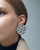 kolczyki - inne Kolczyki SUN białe w geometryczny wzór skóra naturalna 1