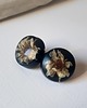 kolczyki z żywicy Okrągłe, czarne kolczyki z Kwiatami. Wkrętki. Sztyfty 2