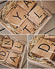 napisy dekoracyjne i tabliczki Litery scrabble, z drewna, drewniana krzyżówka 1