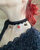 chokery Czarny koronkowy choker z damskimi gadzetami 1