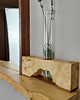 lustra stojące i wiszące Lustro ścienne w ramie z orzecha z klonową półką i wazonem 1