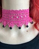 chokery Barbie pink fuksjowy koronkowy choker z koralikami z lawy 1