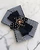 broszki Brosza Black & White z efektowym kwiatem w kropeczki New 2