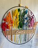 Ozdoby na ścianę Love Wins - Tęczowa dekoracja, obręcz z suszonymi kwiatami 1