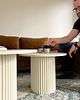 stoliki kawowe Zestaw dwóch stolików kawowych w kolorze jasnego beżu Ø 70 & Ø 53 cm 4