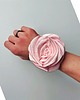 gumki do włosów Jasno różowa, jedwabna róża na miniscrunchie 1