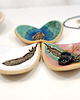 przechowywanie - różne Ceramiczna miseczka serce z piórkiem - talerzyk na biżuterię 2