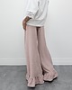 spodnie materiałowe damskie Tkaninowe spodnie boucle z falbankami - Powder pink 2