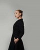 sukienki midi damskie Elegancka sukienka marynarkowa dwurzędowa rozkloszowana czarna 3