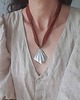 wisiory Naszyjnik ORIGAMI duży jedwab bordo, mosiądz w srebrnym kolorze 3