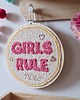 obrazy i plakaty do pokoju dziecięcego Girls Rule Now- dekoracja dla nastolatki 3