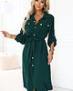sukienki midi damskie 531-7 Szmizjerka midi ze złotymi guzikami i wiązaniem - zielona - UNI 4