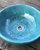 umywalki UM8 Umywalka ceramiczna,  turkusowa, okrągła, folkowa koronka na dnie 2