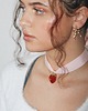 chokery Choker z truskawką na bawełnianej wstążce 5
