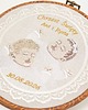 kartki, zaproszenia na chrzest Haftowana personalizowana pamiątka chrztu w oprawie 20 cm 1