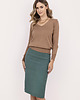swetry damskie  Dzianinowy sweter z dekoltem w serek - SWE345 mocca MKM 1