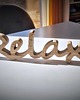 napisy dekoracyjne i tabliczki Drewniany napis Relax, dębowy, z drewna 1