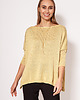 swetry damskie  Oversize'owy sweter - SWE040 złoty MKM 1