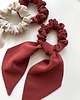 gumki do włosów Bordowo-cegiełkowa Scrunchie Wilma z odwiązywaną szarfą 1
