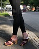 sandały i klapki damskie Drewniaki na obcasie ze skóry nubuk i drewna 4