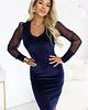 sukienki midi damskie 343-3 Elegancka dopasowana sukienka welurowa z tiulowymi rękawami - granatowa 3