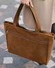 torby na ramię Torba NA LAPTOP Shopper z nubuku tapicerskiego w kolorze camel 4