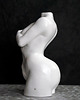 dodatki - różne Rzeźba z gipsu, figurka kobiety w bieli, wys. 8,5 cm 5